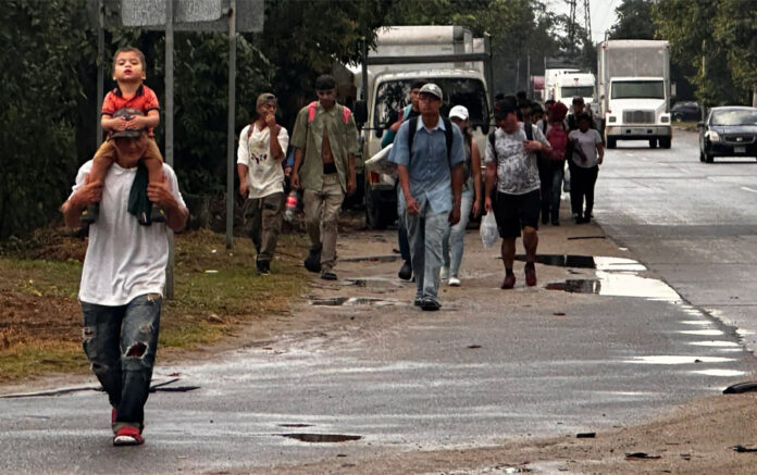 Desgarradores relatos marcan la primera caravana de migrantes