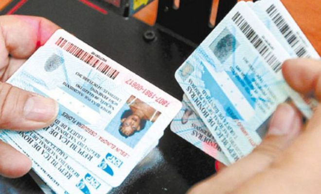 Comisionados del RNP viajan a EEUU para verificar entrega de DNI en consulados