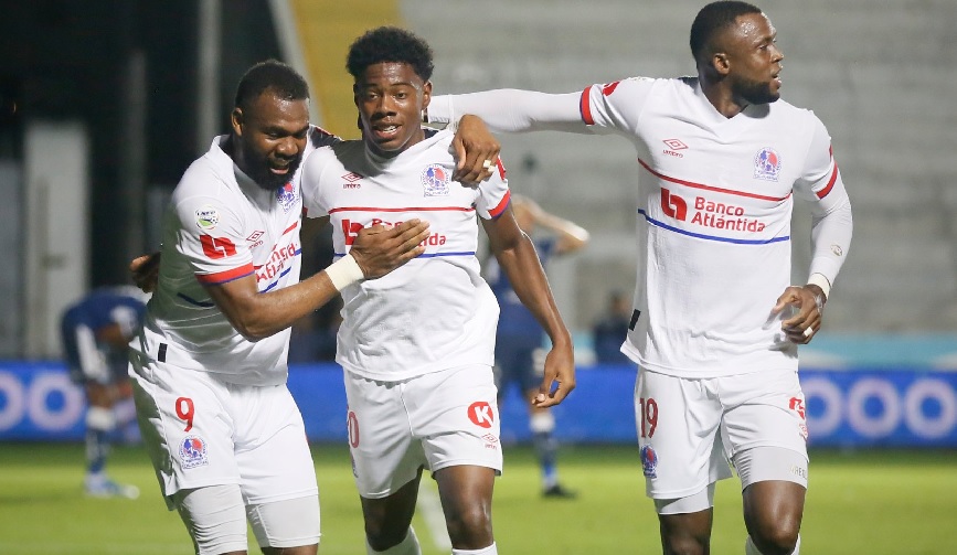 Olimpia derrota a Motagua y elimina al rival de la final del Torneo de Apertura