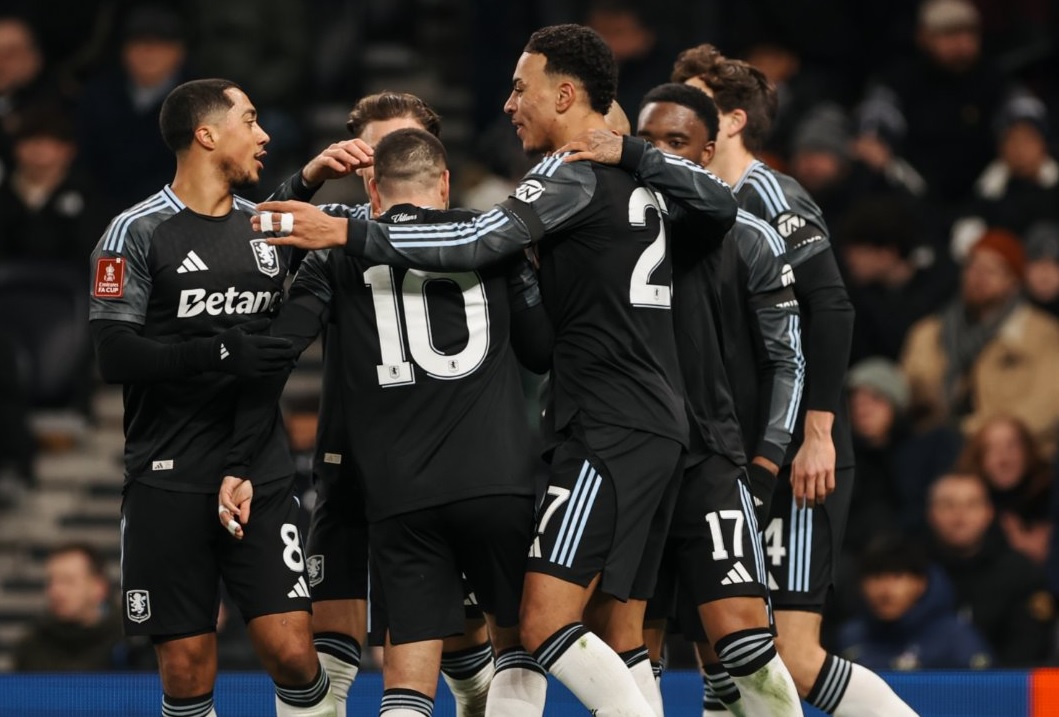 Aston Villa elimina al Tottenham de la FA Cup con una gran actuación de Emi Buendía