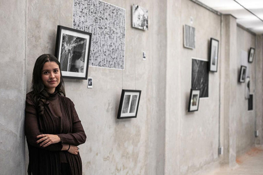 Fotógrafa mexicana Paulina Ávila explora "la fugacidad del tiempo" en exposición "La hora azul