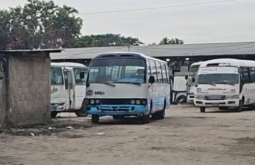 Conductores de autobús en Honduras paralizan servicio tras asesinato de compañero