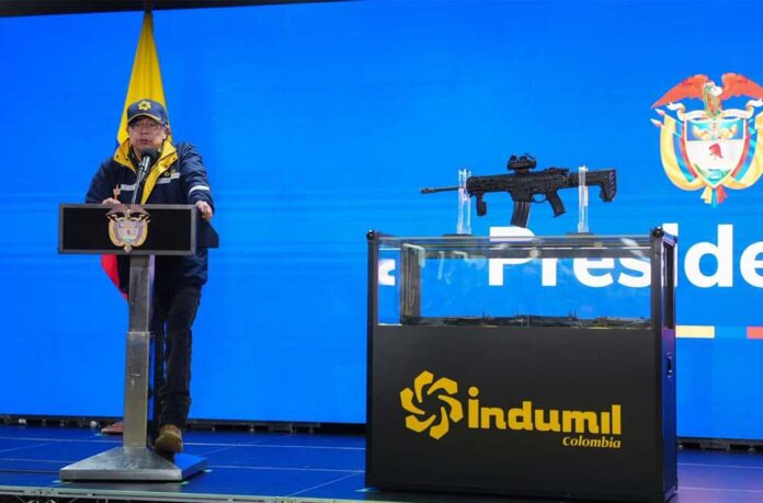 Petro presenta el Jaguar, un fusil desarrollado por la industria militar  colombiana - Proceso Digital